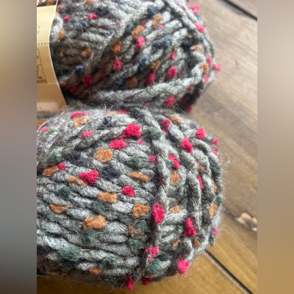Loop & Threads Yarn - Flannel Color - 2 Skeins - Picture 4 of 4